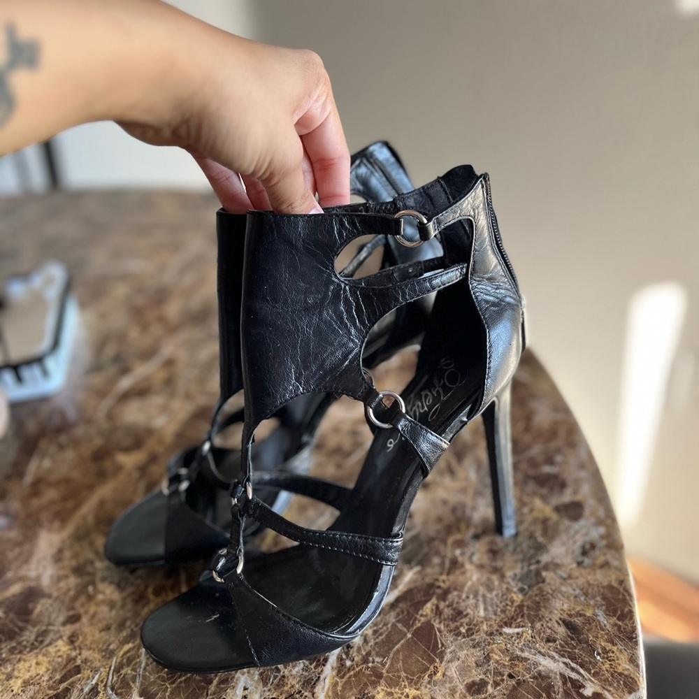 STRAPPY BLACK STILETTO HEELS 🖤